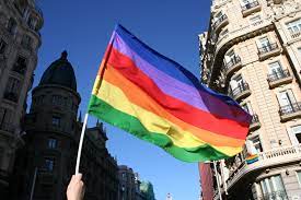 CIUDADES QUE INSPIRAN – T4.E3 CIUDADES Y DIVERSIDAD DE GÉNERO Bandera gay, foto tomada el día del Orgullo Gay 2008, Madrid, España