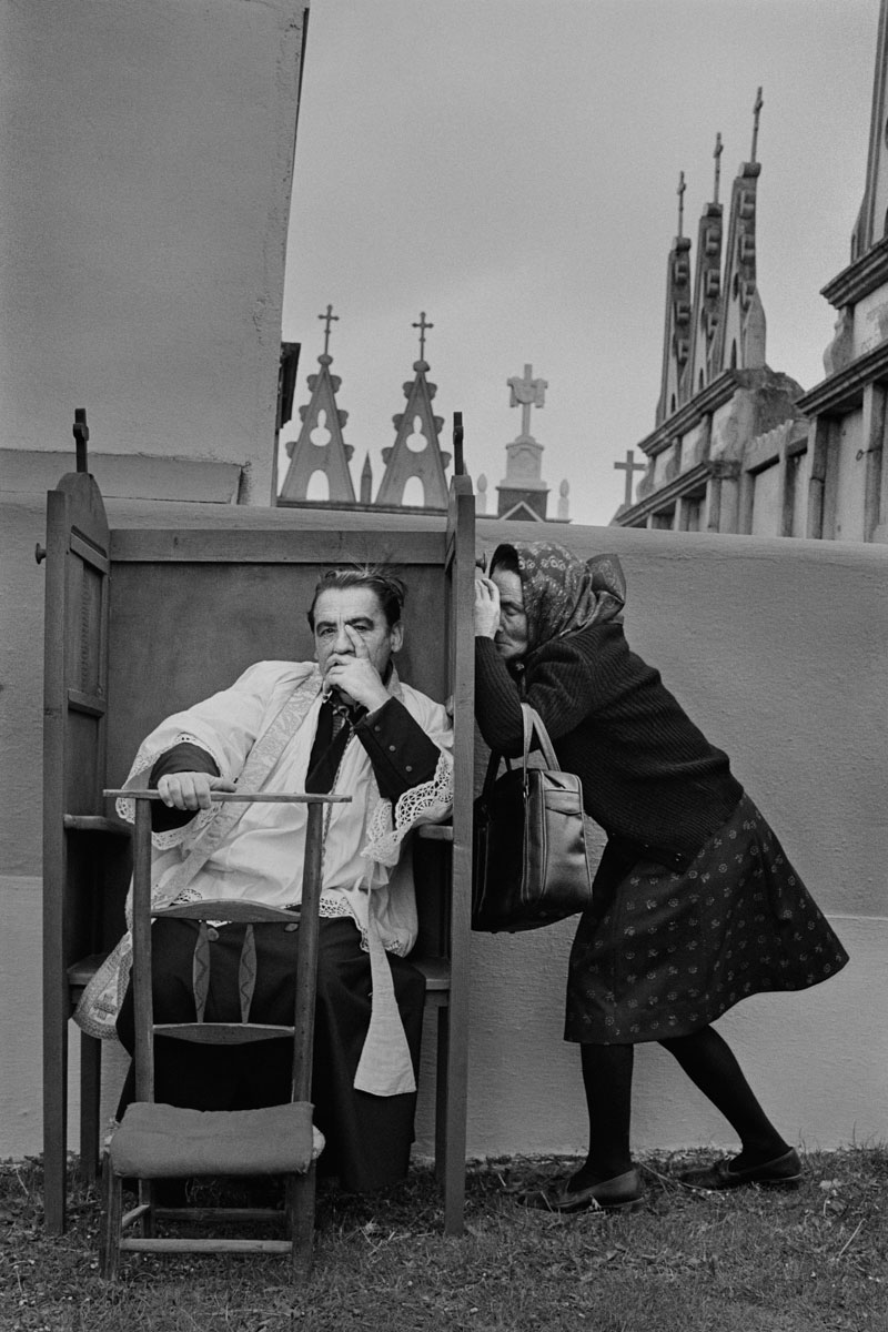 La confesión. Saavedra, Begonte, 1980©Cristina García Rodero