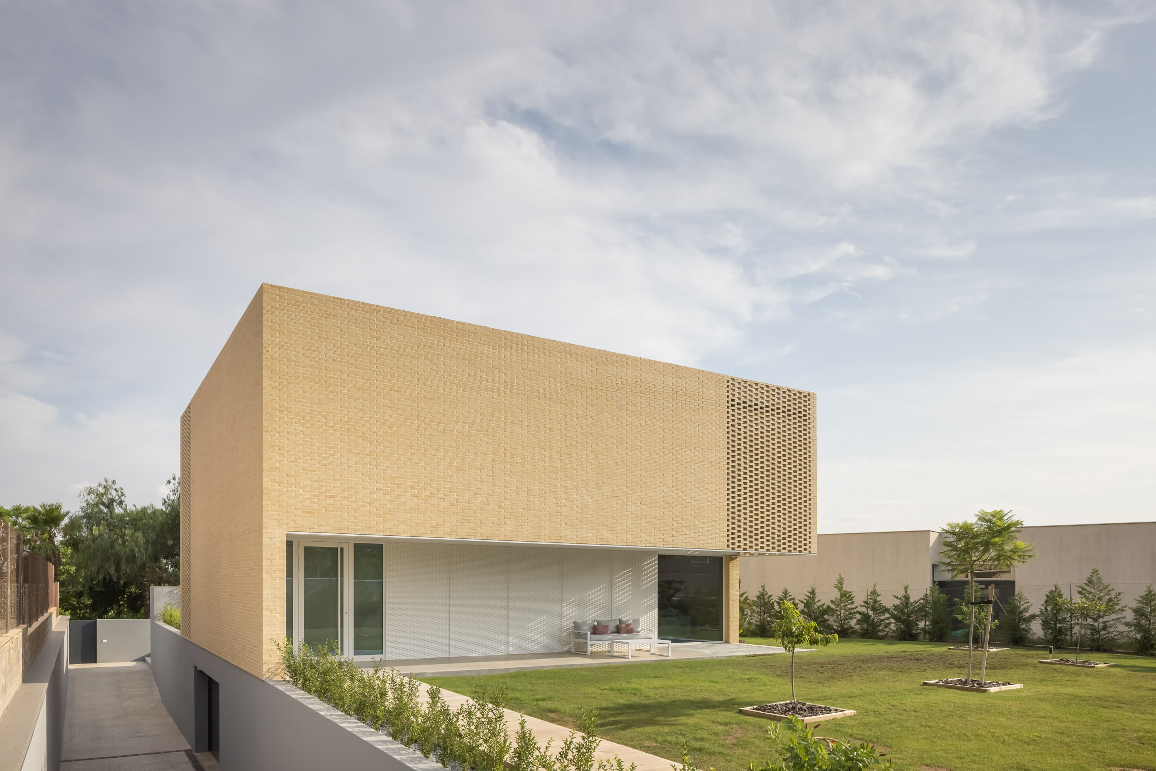 3 proyectos españoles con fachada de ladrillo cerámico cara vista que inspiran 'Casa al cuadrado' de Estudi la Caseta. Foto Germán Cabo