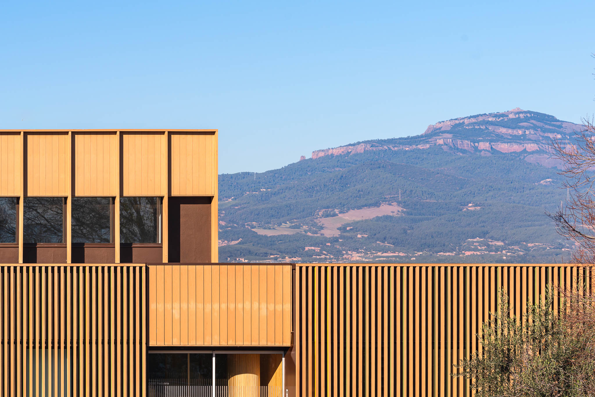 Reform Edificio Santa Fe Consultas Externas de Pediatría Parc Taulí Hospital Universitario Sulkin Llongueras Marchissio Llongueres © Simón García arqfoto 1