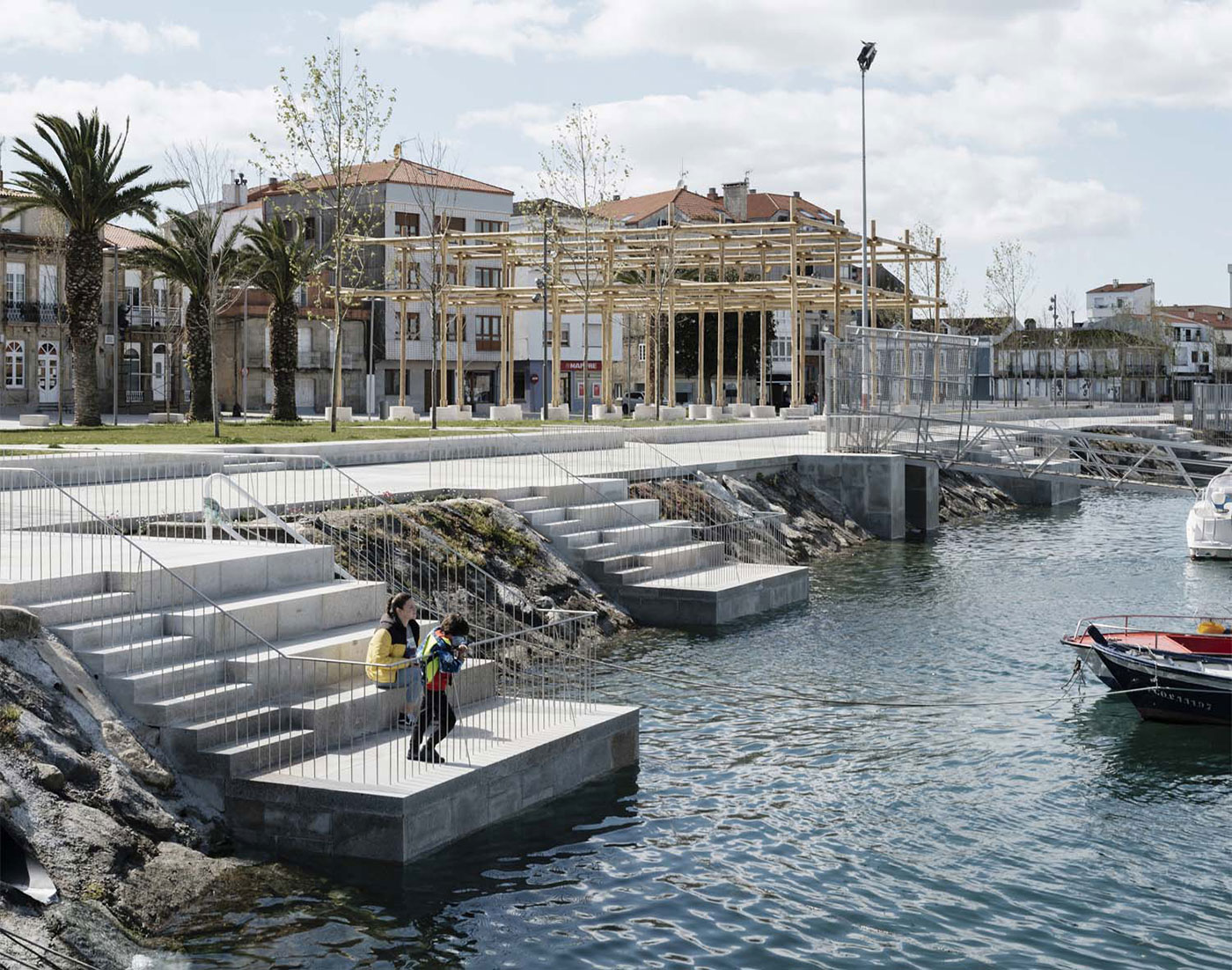 Premio Europeo del Espacio Público Urbano 2024 mejora de la playa y reurbanización del borde del puerto en Porto do Son