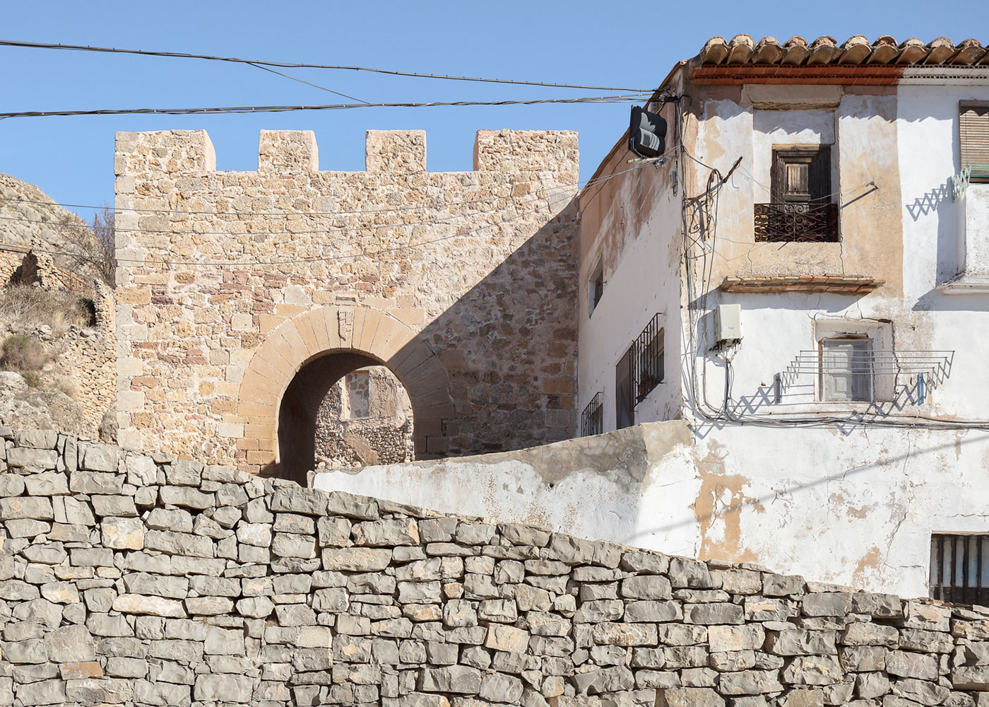 Restauración del Portal de la Muralla de Andilla Hidalgo Mora Arquitectura © Milena Villalba 2