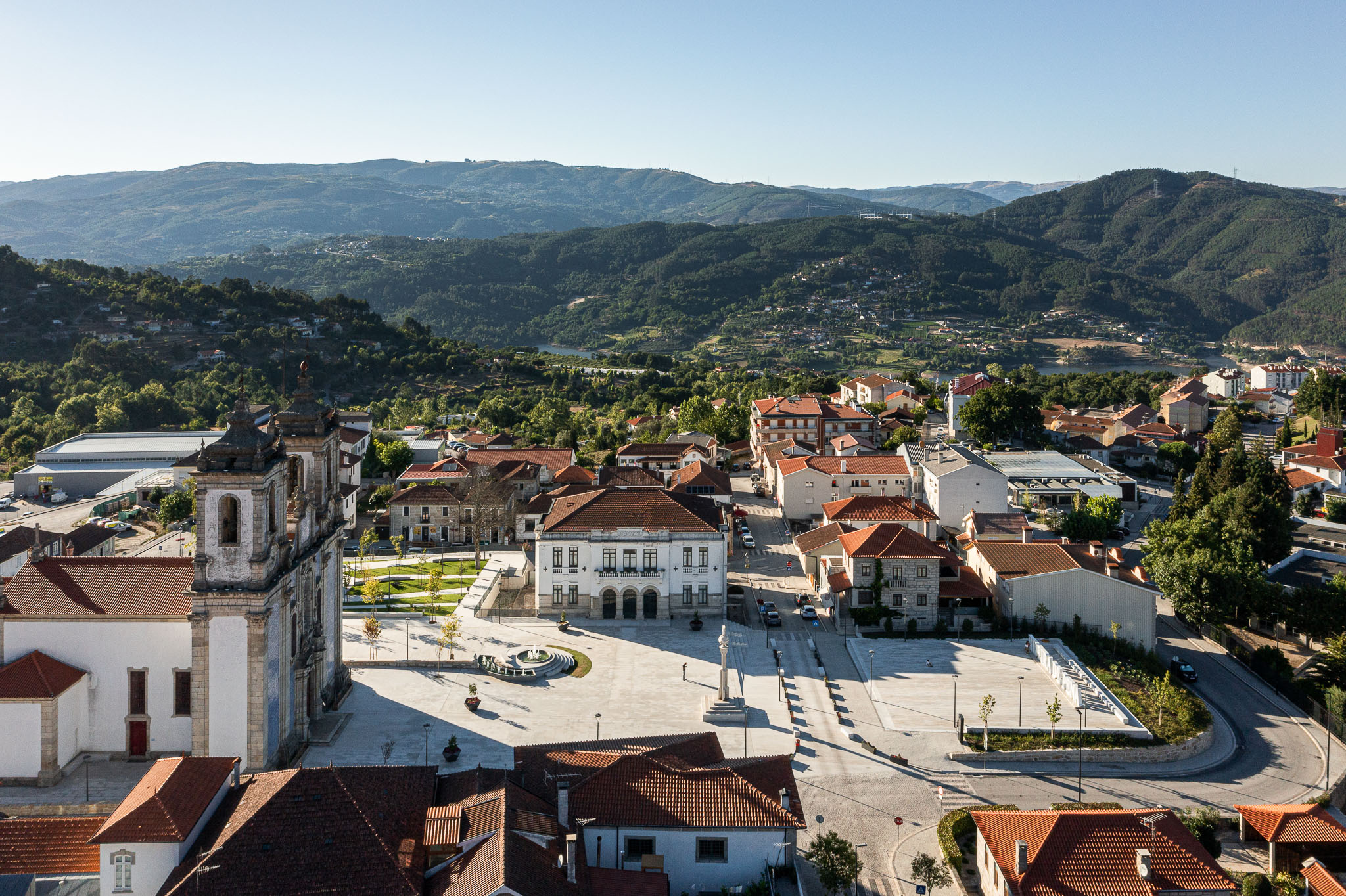 Regeneración de la Plaza del Ayuntamiento de Ribeira de Pena AXR – Arquitetura e Design © Ivo Tavares Studio 2