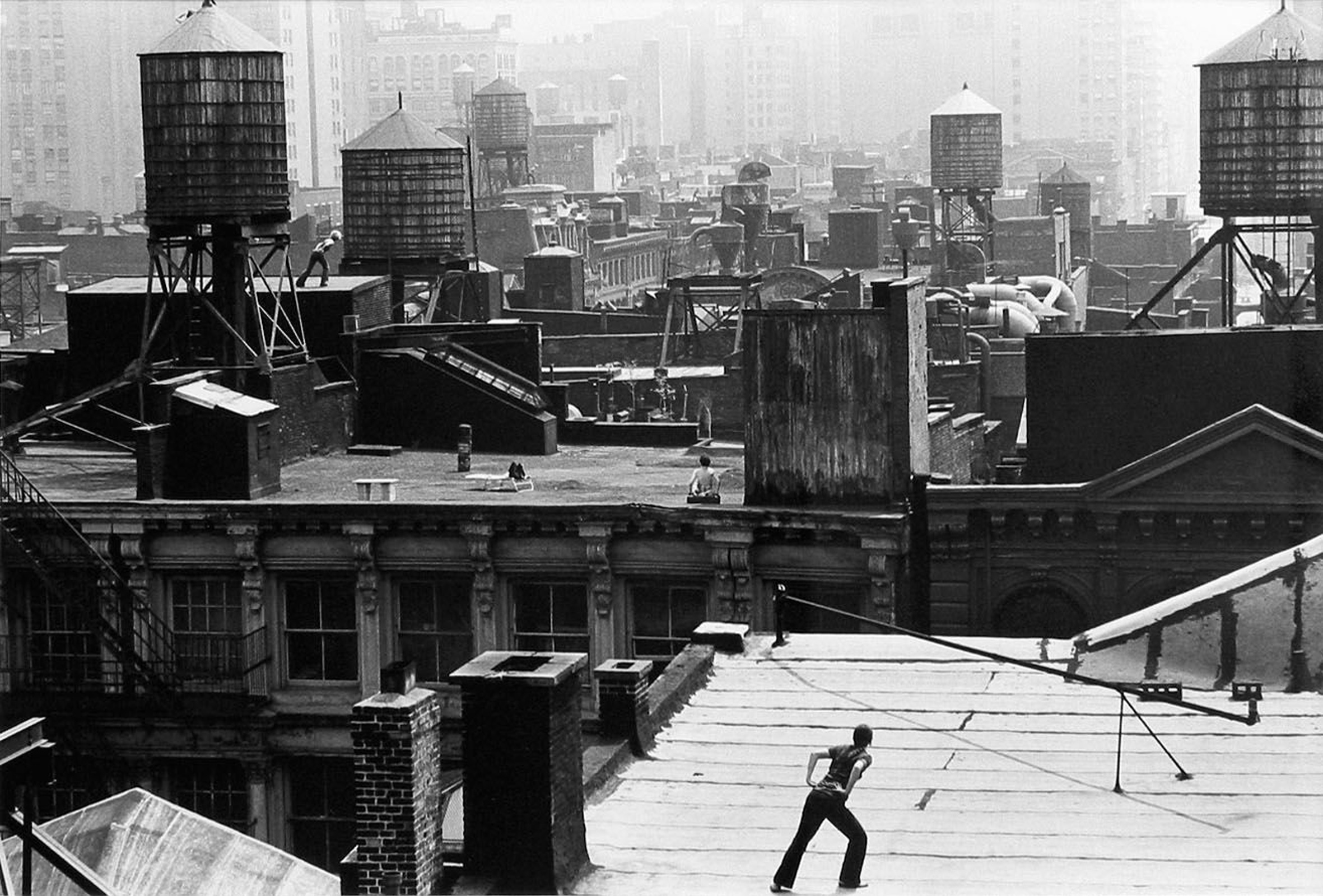 Cartografías invisibles. Espacio, trazas y huellas en la danza contemporánea Ignacio Grávalos – Patrizia Di Roof piece. Foto Babette Mangolte