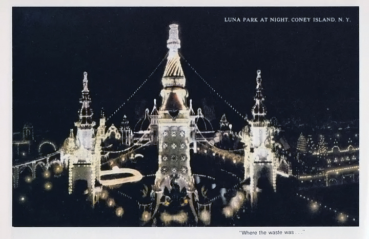 El sentido del viaje Landa Hernández Martínez El ambiente festivo de la noche con luces brillantes en el desaparecido Luna Park ubicado en Coney Island, Nueva York