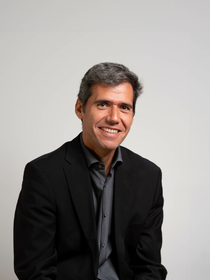 César Frias Enciso · Socio Creativo & Director Creativo Morph Estudio e1 César Frias Enciso · Socio Creativo & Director Creativo Morph Estudio