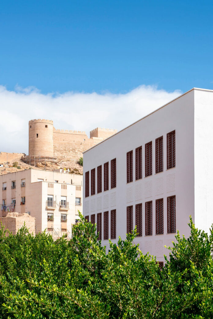 Centro La Chanca-Pescadería med.arquitectos © Juanan Barros