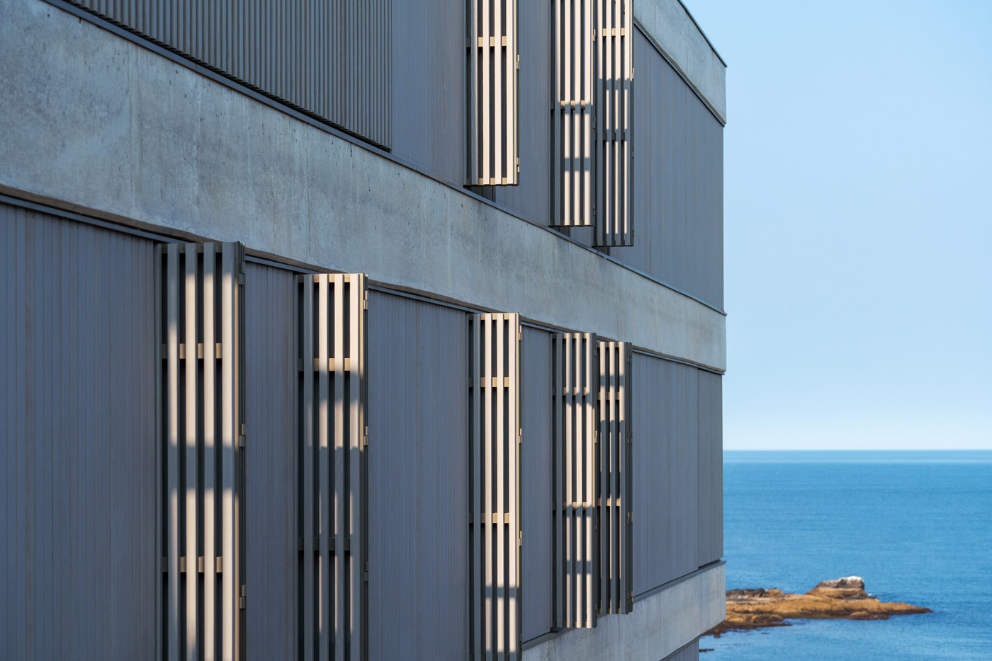 Residencial Foxos en A Lanzada, Sanxenxo (Galicia, España) Carbajo Barrios © Alberte Peiteavel Residencial Foxos en A Lanzada, Sanxenxo (Galicia, España) Carbajo Barrios © Alberte Peiteavel
