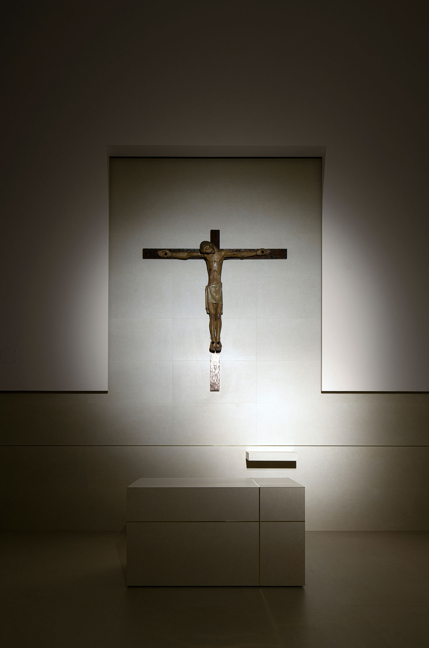 Intervención en la capilla interior de la Iglesia del Sagrado Corazón de Jesús de Granada JAO Arquitectura © Jesús Granada 2