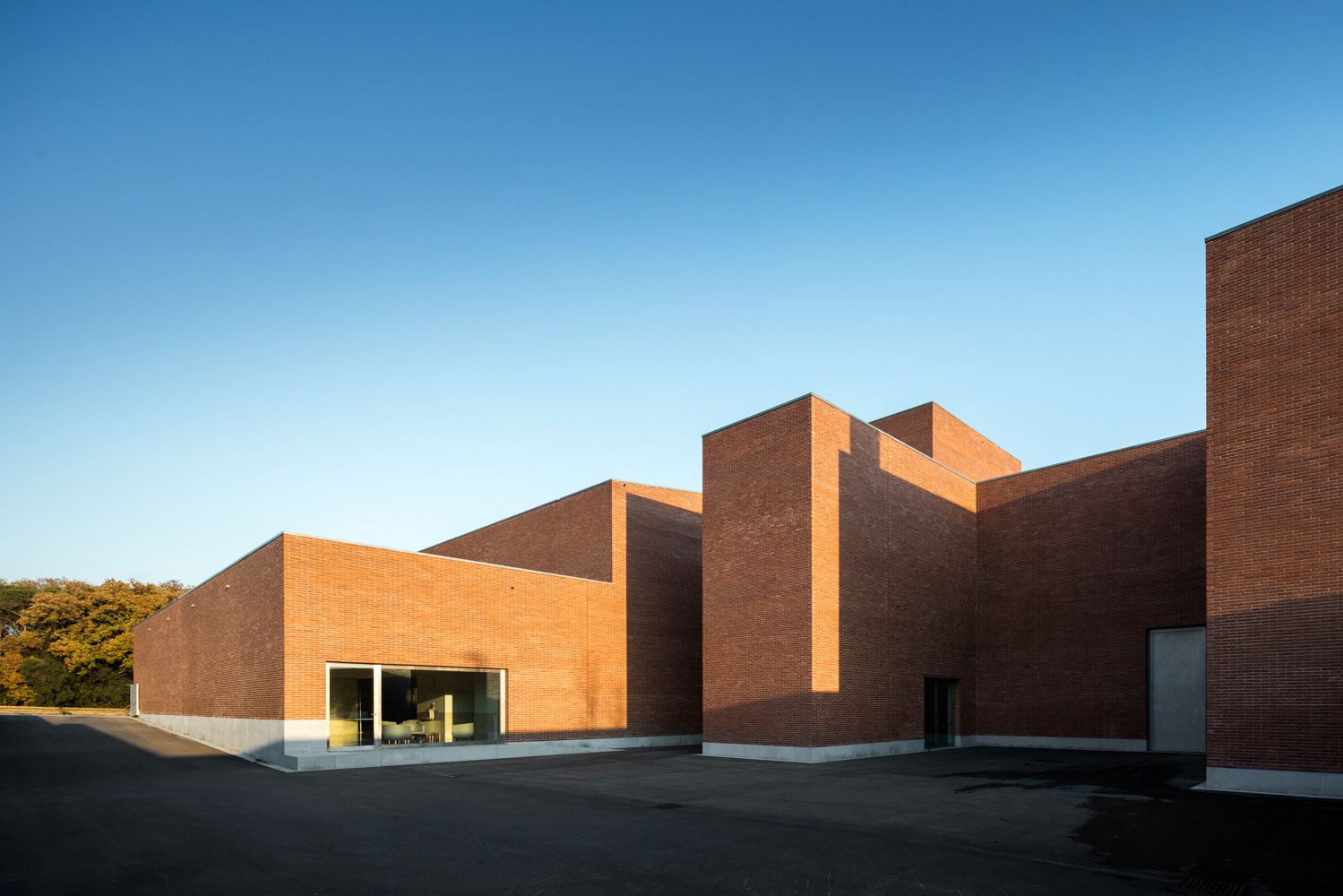 Teatro-Auditorio en Llinars del Vallès, de Álvaro Siza. Fachada Structura-GHAS