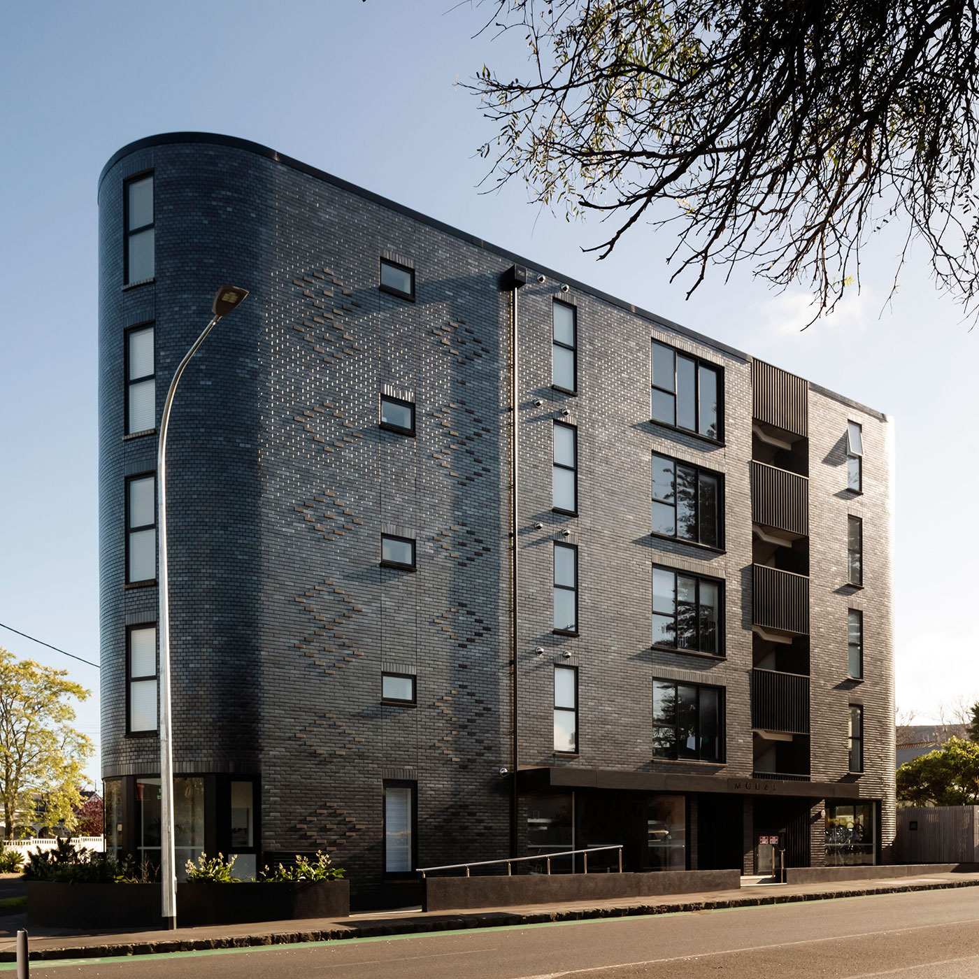 La brecha entre arquitectura, promotores inmobiliarios, compradores y ciudadanos Apartamentos-Modal-de-Martin-King-y-Ockham.-Fotografía-Kallan-Macleod-y-Patrick-Reynolds La brecha entre arquitectura, promotores inmobiliarios, compradores y ciudadanos Apartamentos-Modal-de-Martin-King-y-Ockham.-Fotografía-Kallan-Macleod-y-Patrick-Reynolds