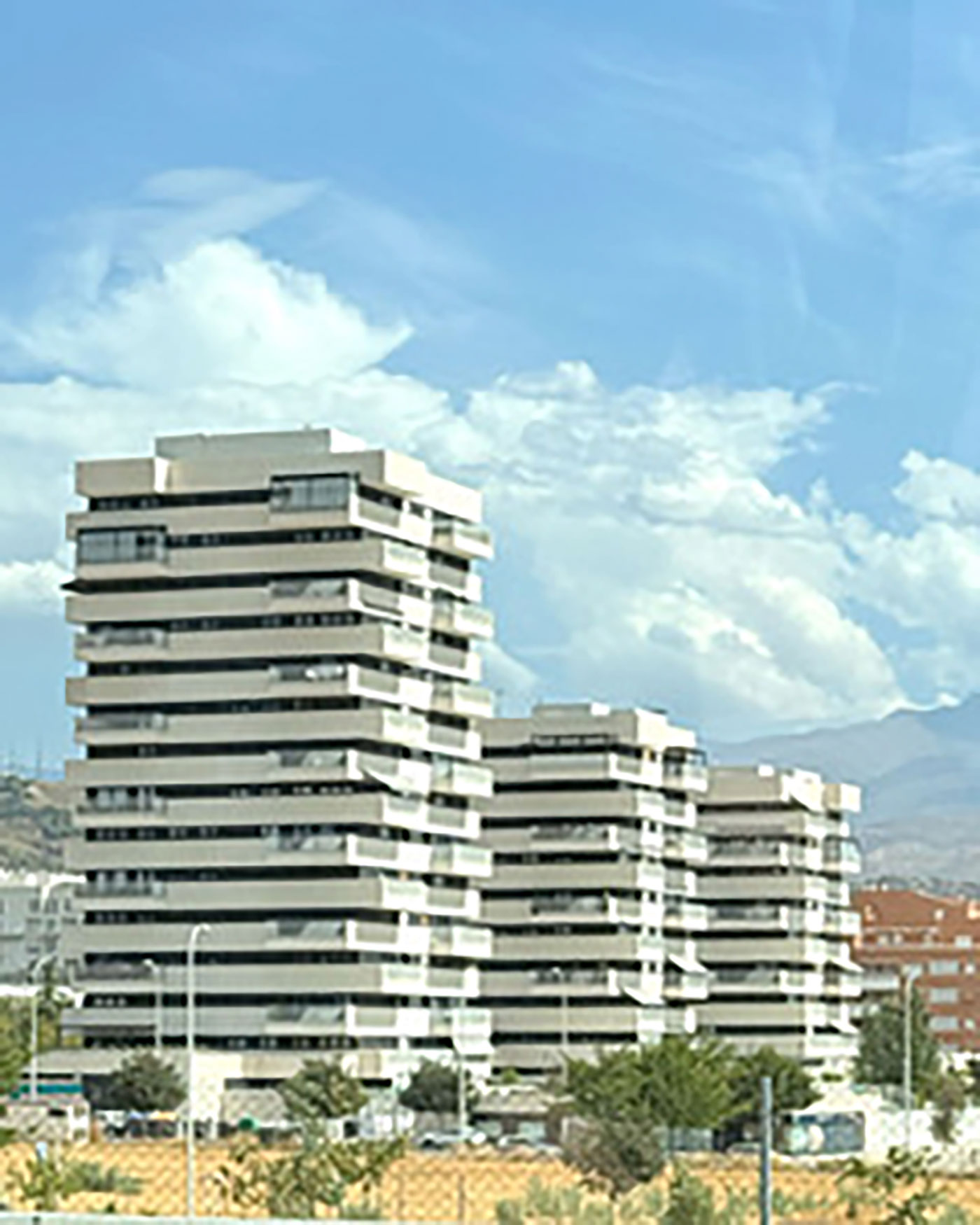 La brecha entre arquitectura, promotores inmobiliarios, compradores y ciudadanos Edificio-Cebra La brecha entre arquitectura, promotores inmobiliarios, compradores y ciudadanos Edificio-Cebra