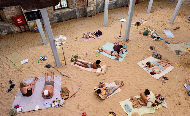 May You Live in Interesting Times Miquel Lacasta instalación-opera Sun & See (Marina)