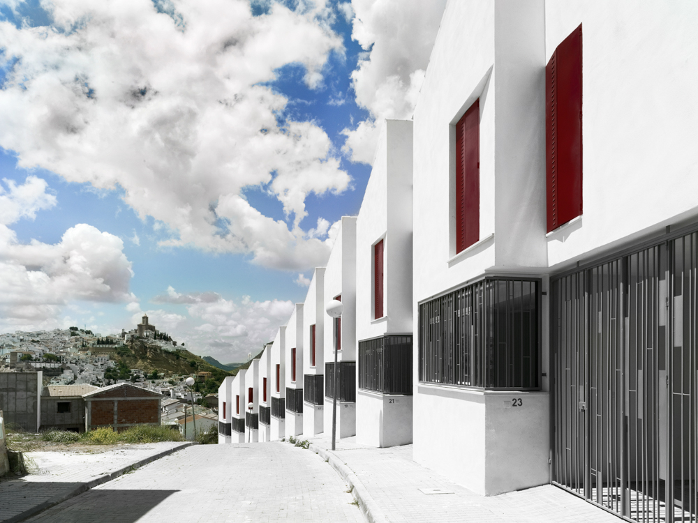 Bajo sospecha bRijUNi 51 Viviendas en Iznájar (Córdoba). Solinas + Verd © Jesús Granada