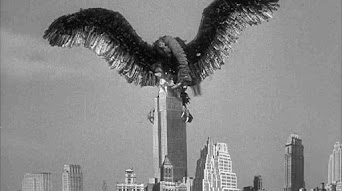 Monstruo devora el Empire State Building