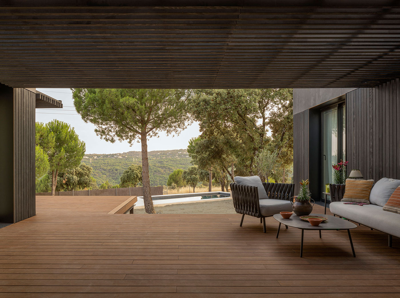 Arquitectura industrializada y madera Casa Tres Patios en Torrelodones (Madrid) ROOM2030, 2025 4