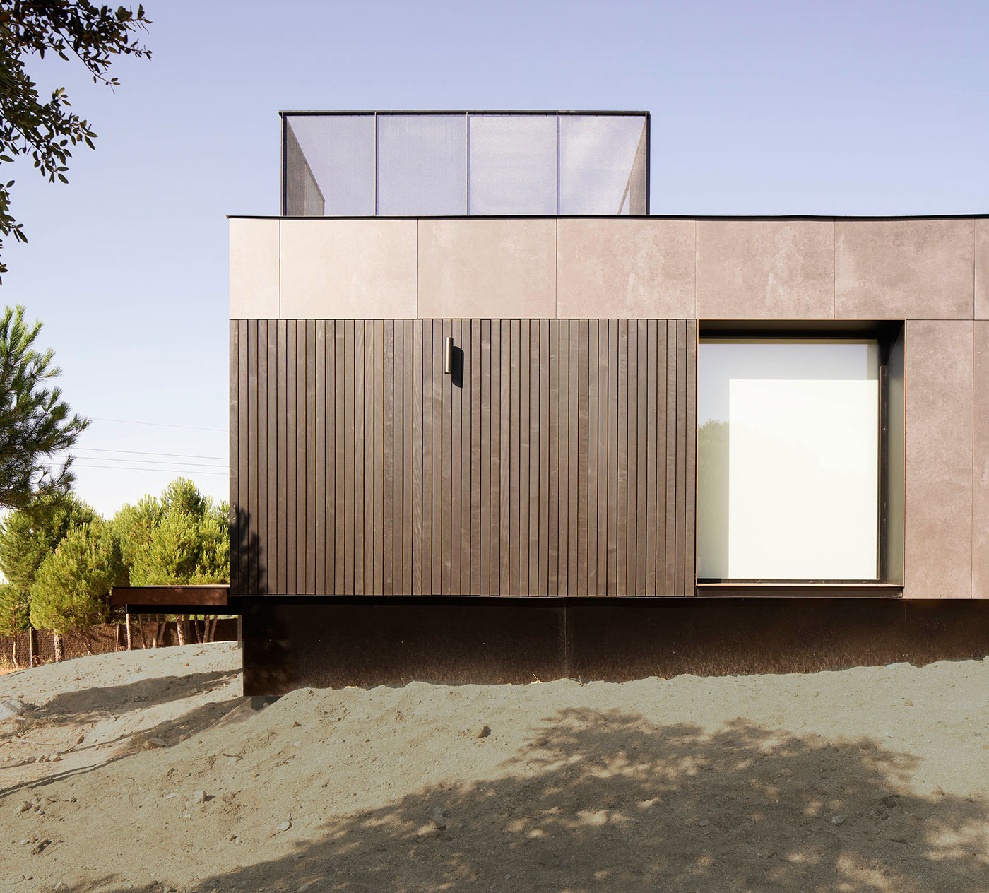 Arquitectura industrializada y madera Casa Tres Patios en Torrelodones (Madrid) ROOM2030, 2025 5