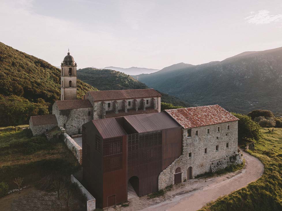 Arquitectura sobre la ruina en Córcega El Convent Saint François de Amelia Tavella Marcelo GardinetAmelia Tavella, Convent Saint François 4 Fotografía ©Thibaut Dini Arquitectura sobre la ruina en Córcega El Convent Saint François de Amelia Tavella Marcelo GardinetAmelia Tavella, Convent Saint François 4 Fotografía ©Thibaut Dini