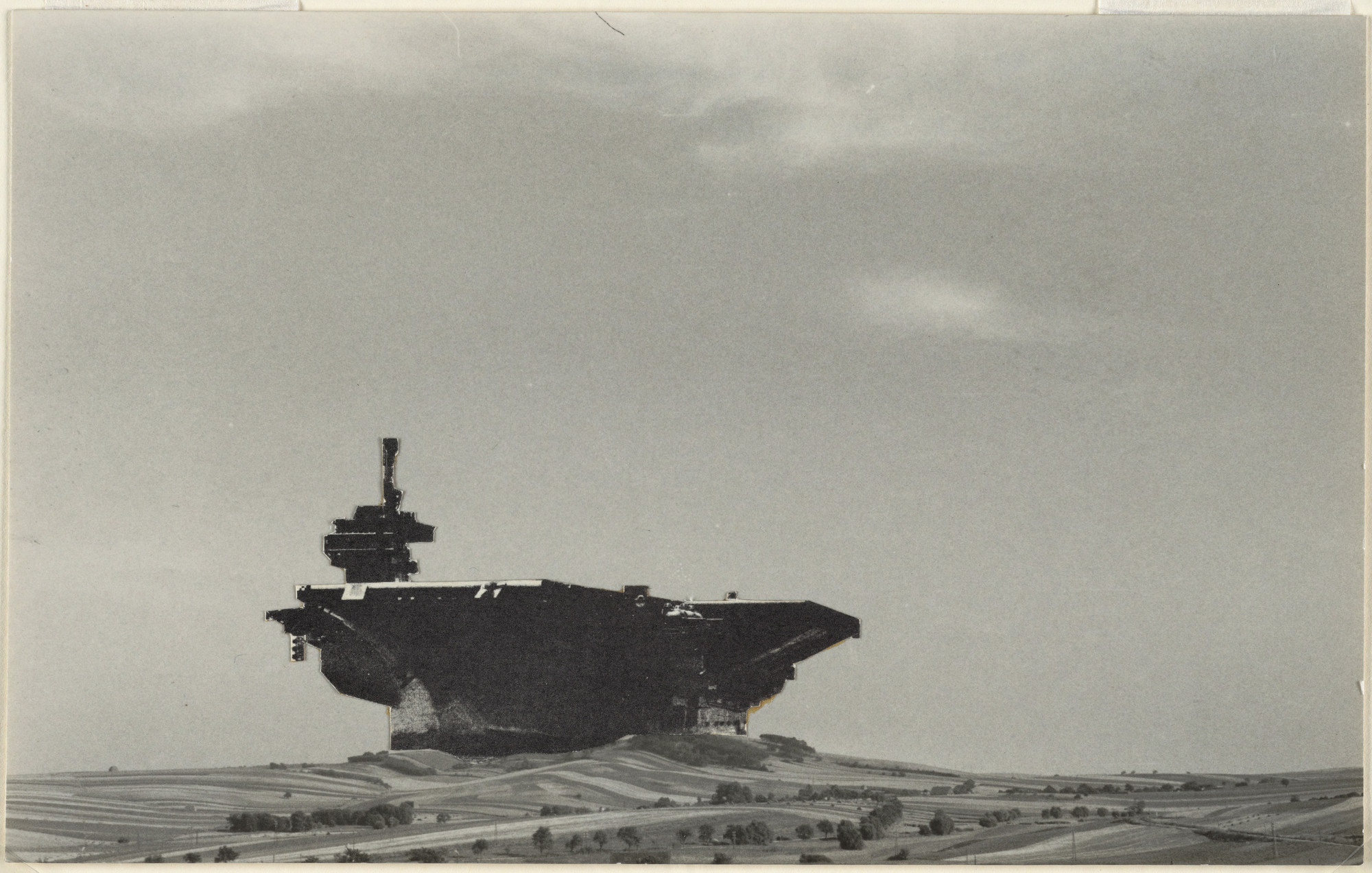 La Paradoja del Portaviones Miquel Lacasta Aircraft Carrier City in Landscape de 1964