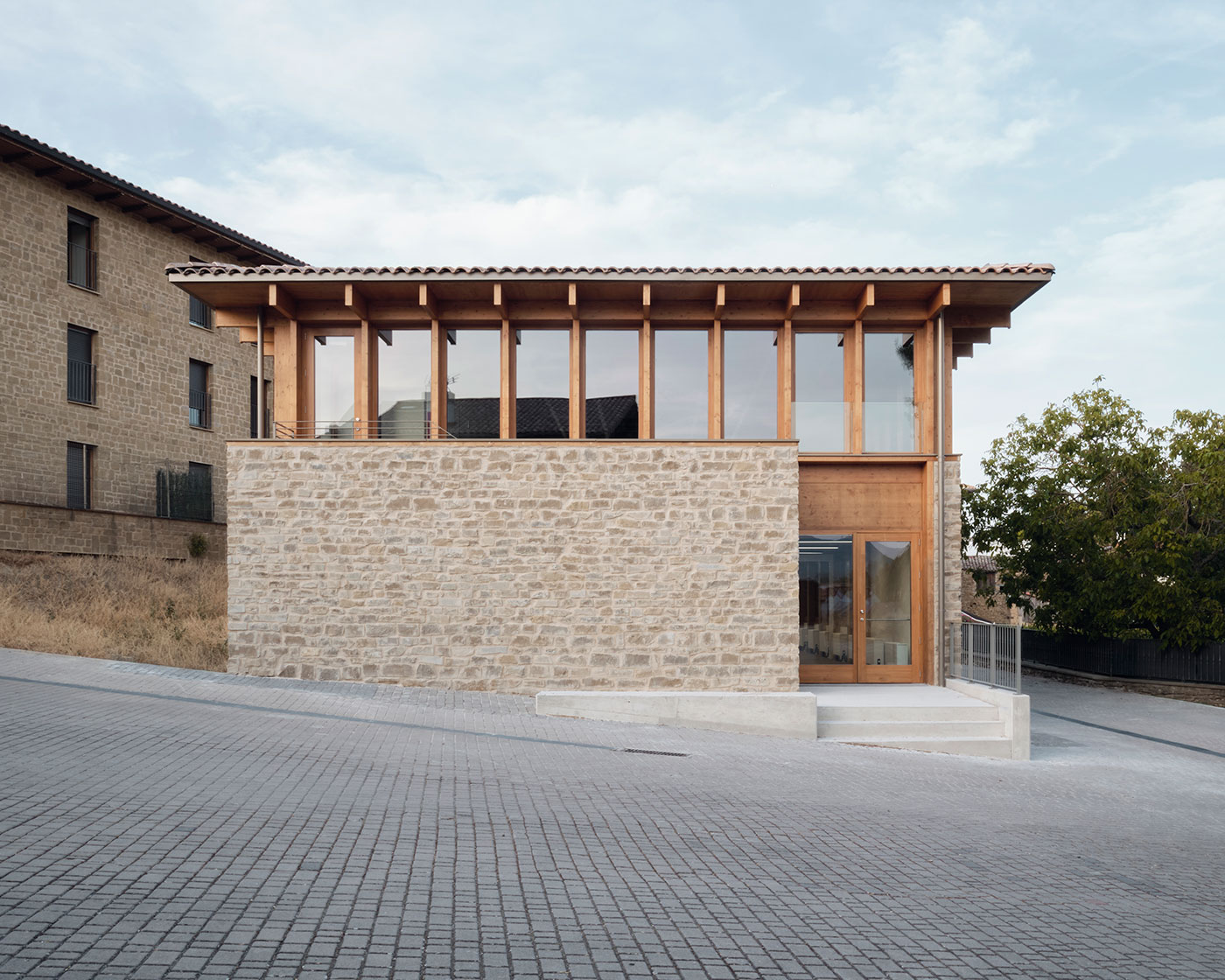 Edificio polivalente Araiz Floristán Arquitectos © Ondarraitz f02