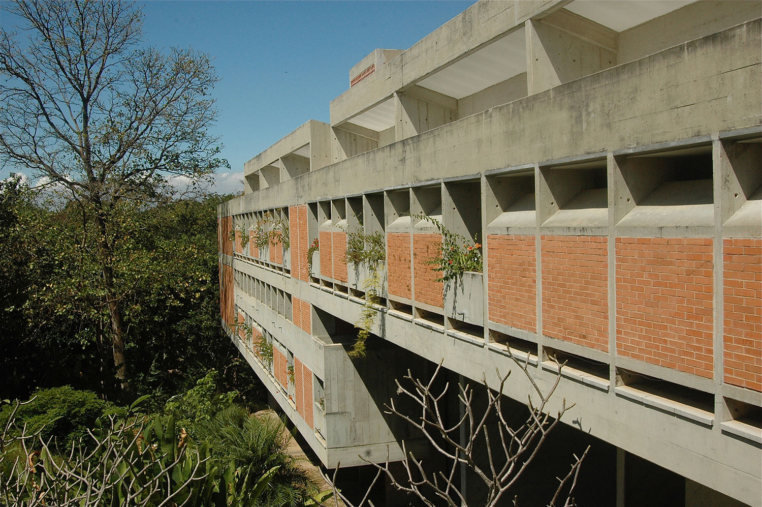 Un-monasterio-que-mira-la-historia--Óscar-Tenreiro-Degwitz-El-ala-de-habitaciones-de-visitantes