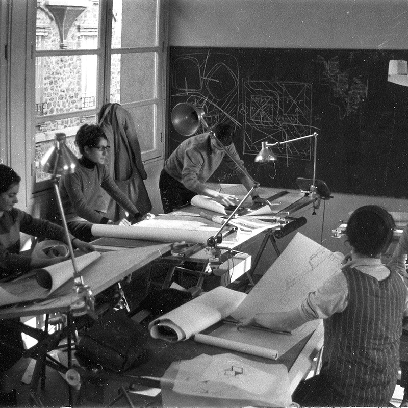 Les Ateliers in 1966, Section du Paysage et de l’Art des Jardins. The class had six women out of 11 students. Marguerite Mercier is sitting on the right. © Marguerite Mercier